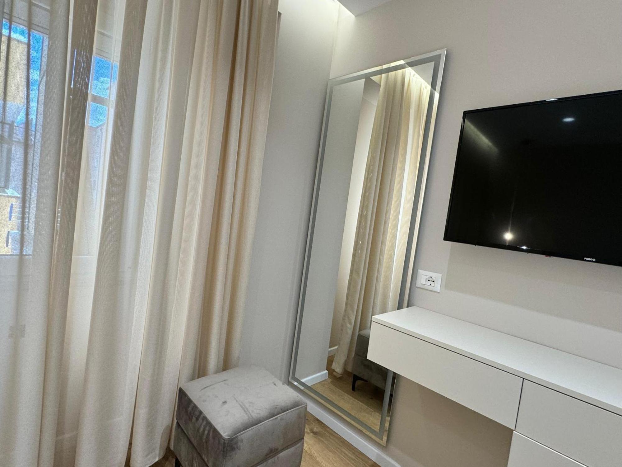 E&R Apartments At Myslym Shyri Тирана Экстерьер фото