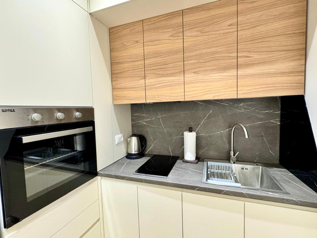 E&R Apartments At Myslym Shyri Тирана Экстерьер фото