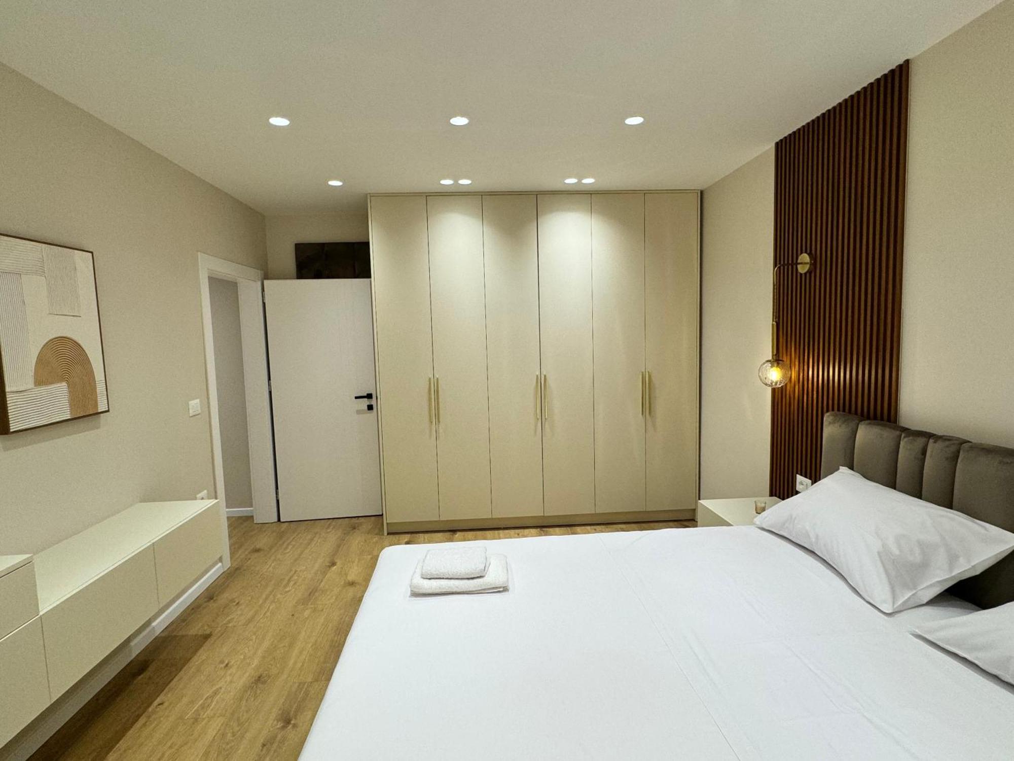 E&R Apartments At Myslym Shyri Тирана Экстерьер фото