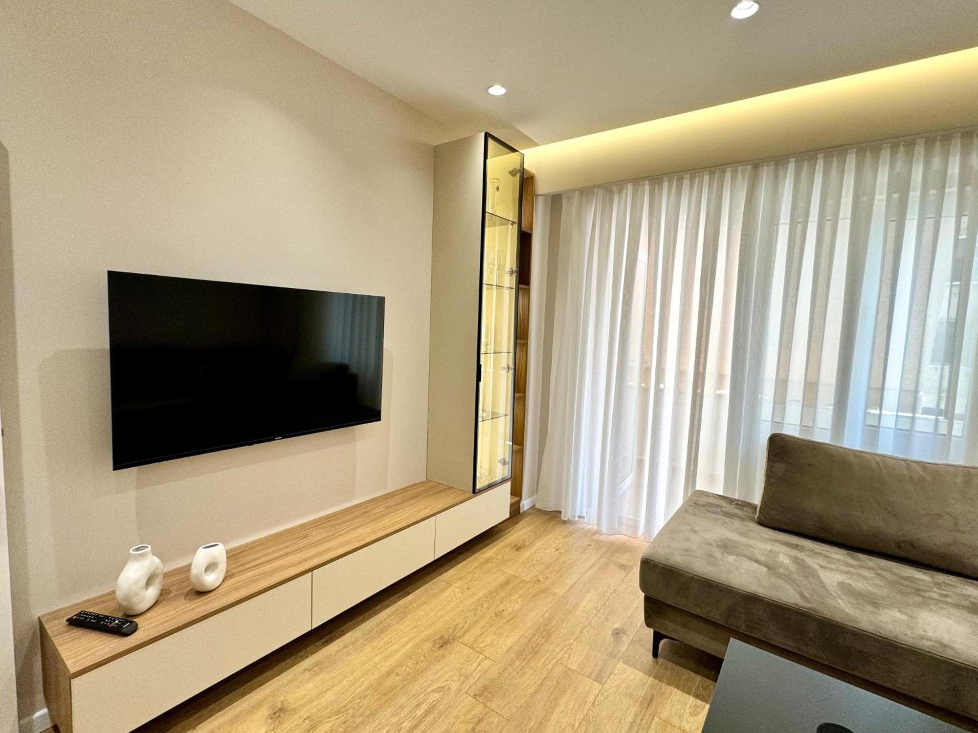E&R Apartments At Myslym Shyri Тирана Экстерьер фото